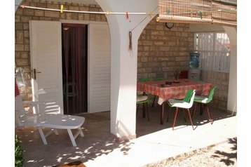 Hrvatska Privát Vir, Eksterijer